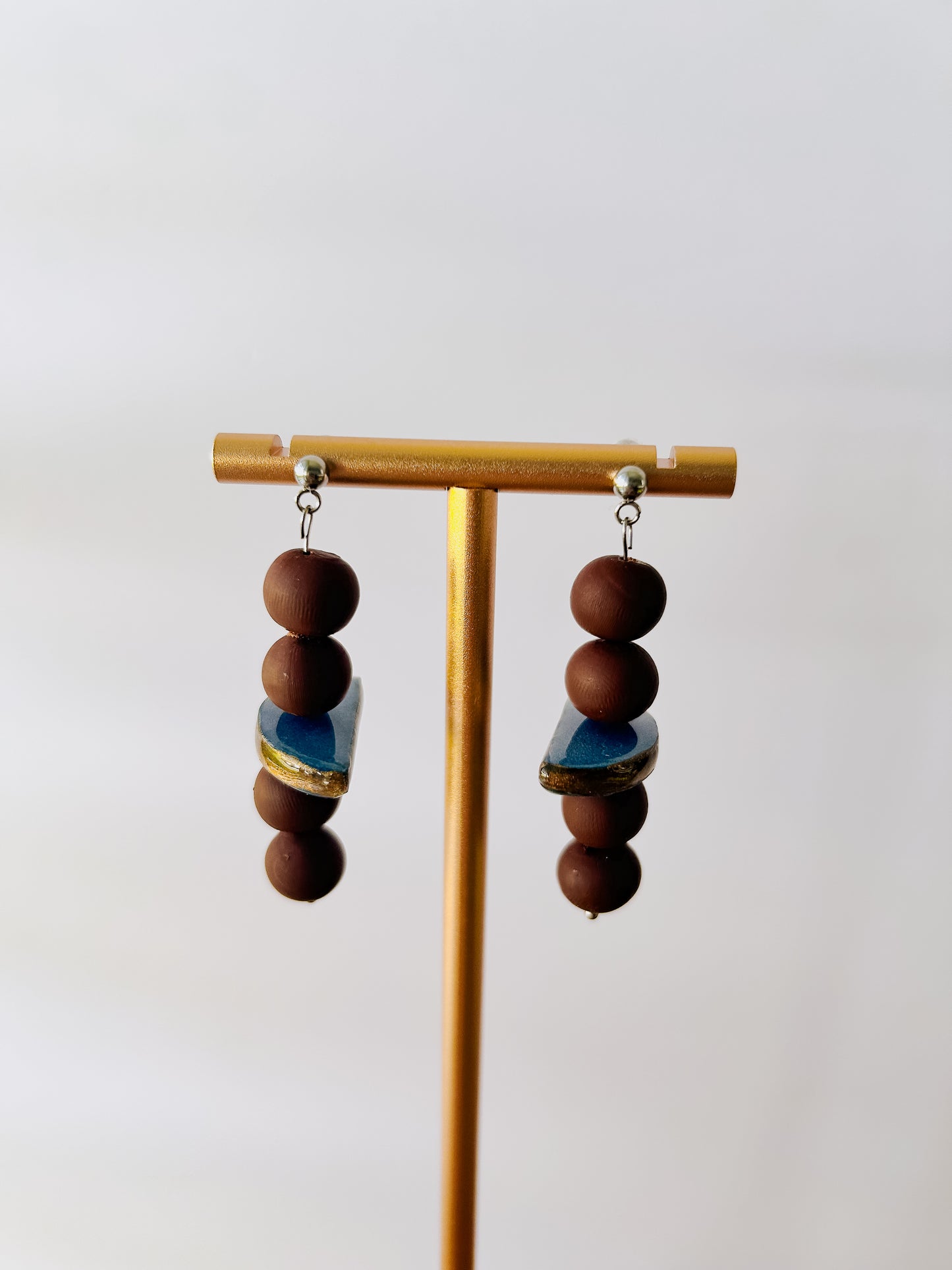 Brown - blue stones
