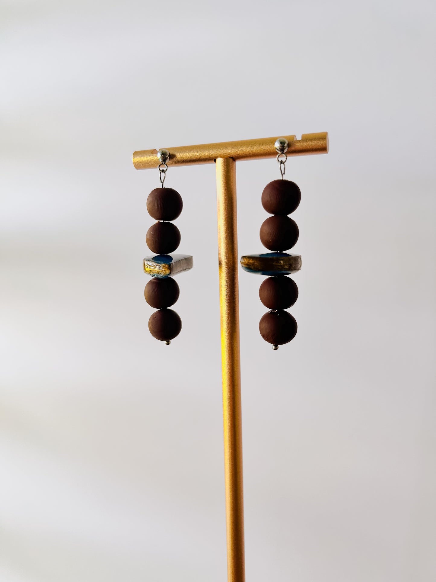 Brown - blue stones