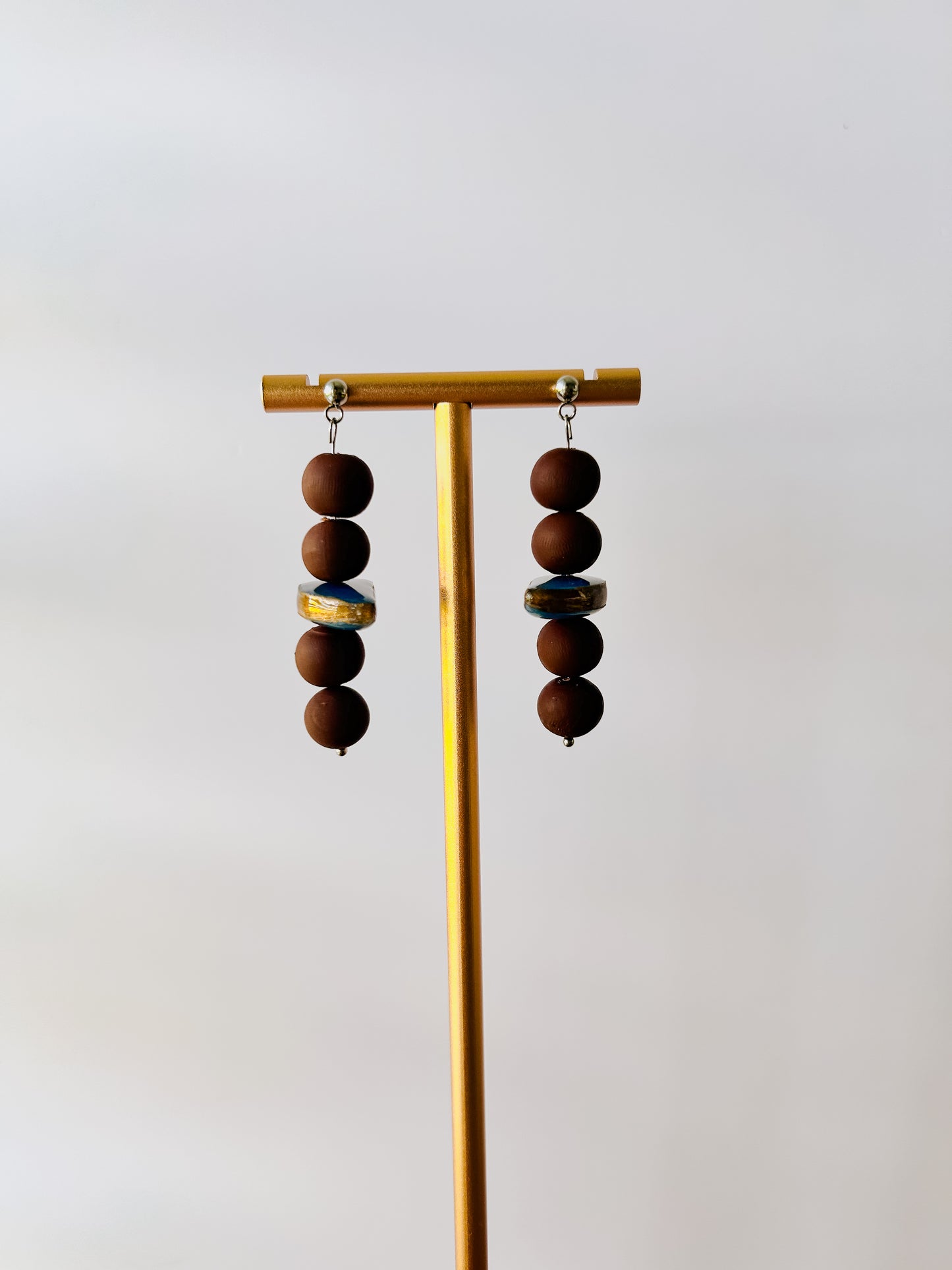 Brown - blue stones